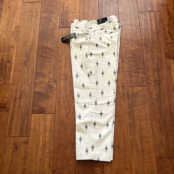 Women's Apt. 9 Fit Capri Pant Size::4 - Picture 4 of 15